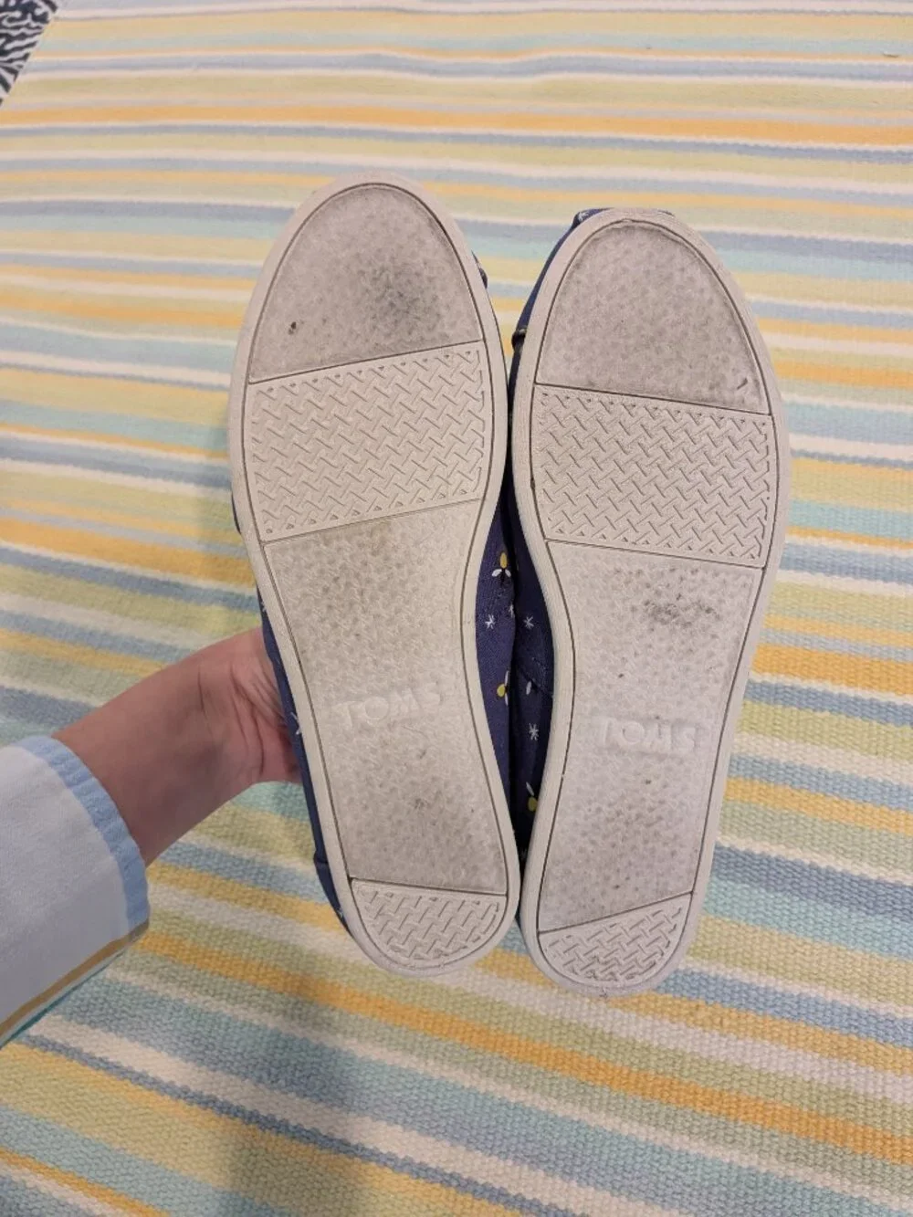⭐Toms Alpargata in rare glow in the dark firefly print size 6.5